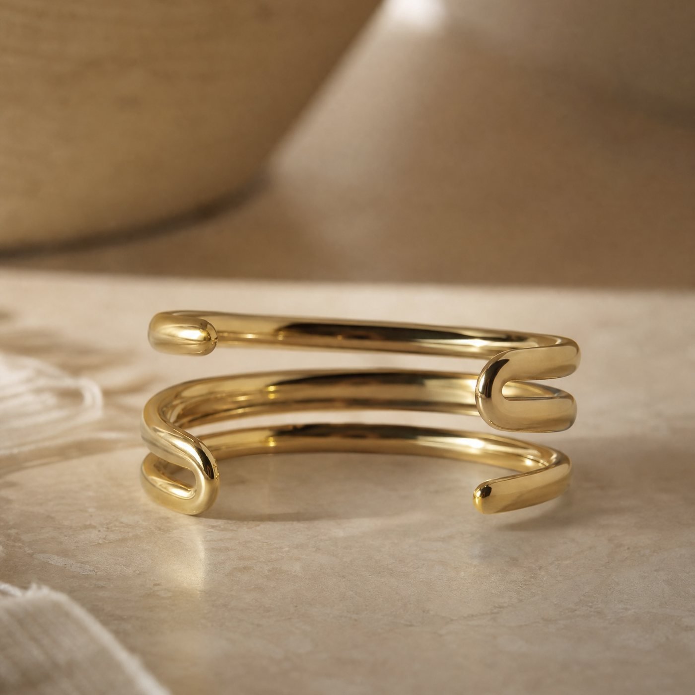 Dreireihiges offenes Armband in 18k Gold